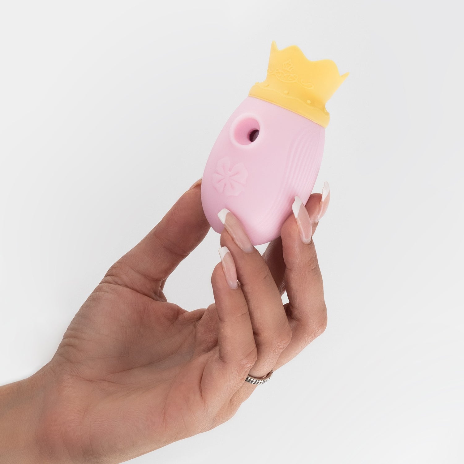 Dettaglio del Succhia Clitoride Monarch Rosa di CRUSHIOUS